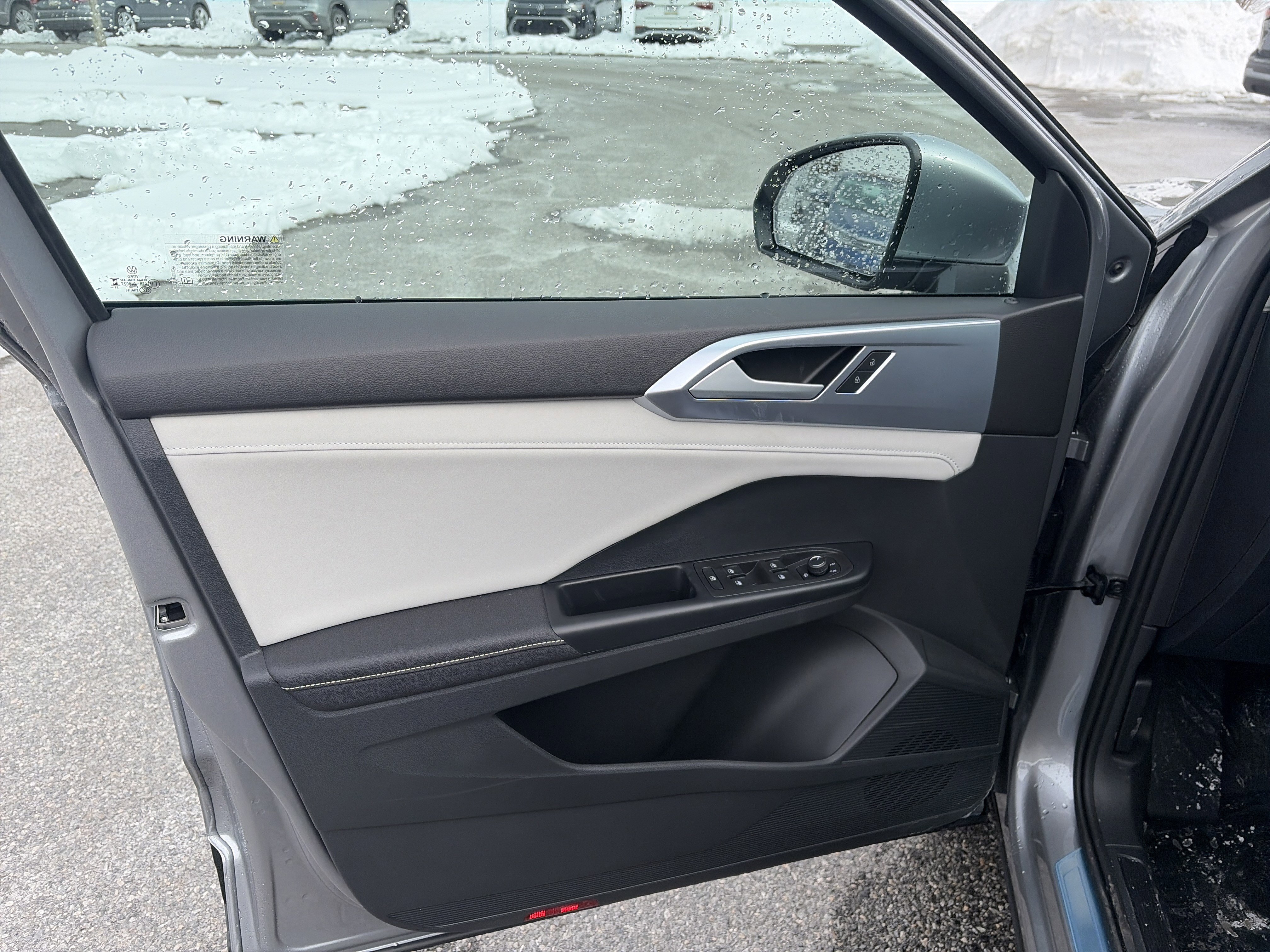 New 2026 Volkswagen Taos SE image 8