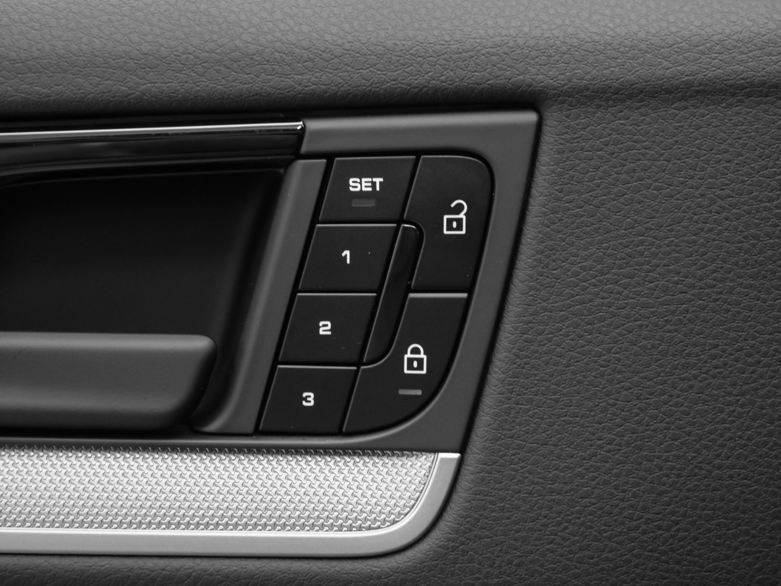 Used 2024 Porsche Cayenne Coupe image 28