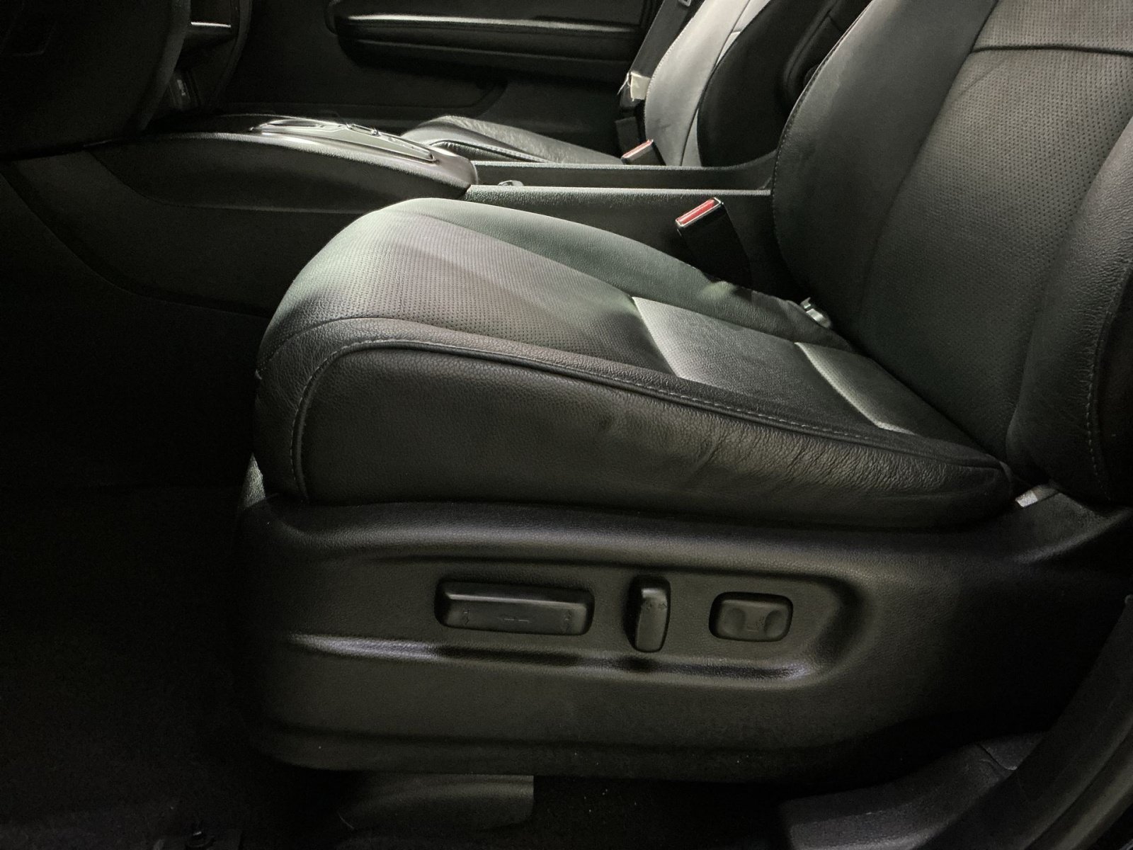 Used 2023 Honda Passport EX-L image 15