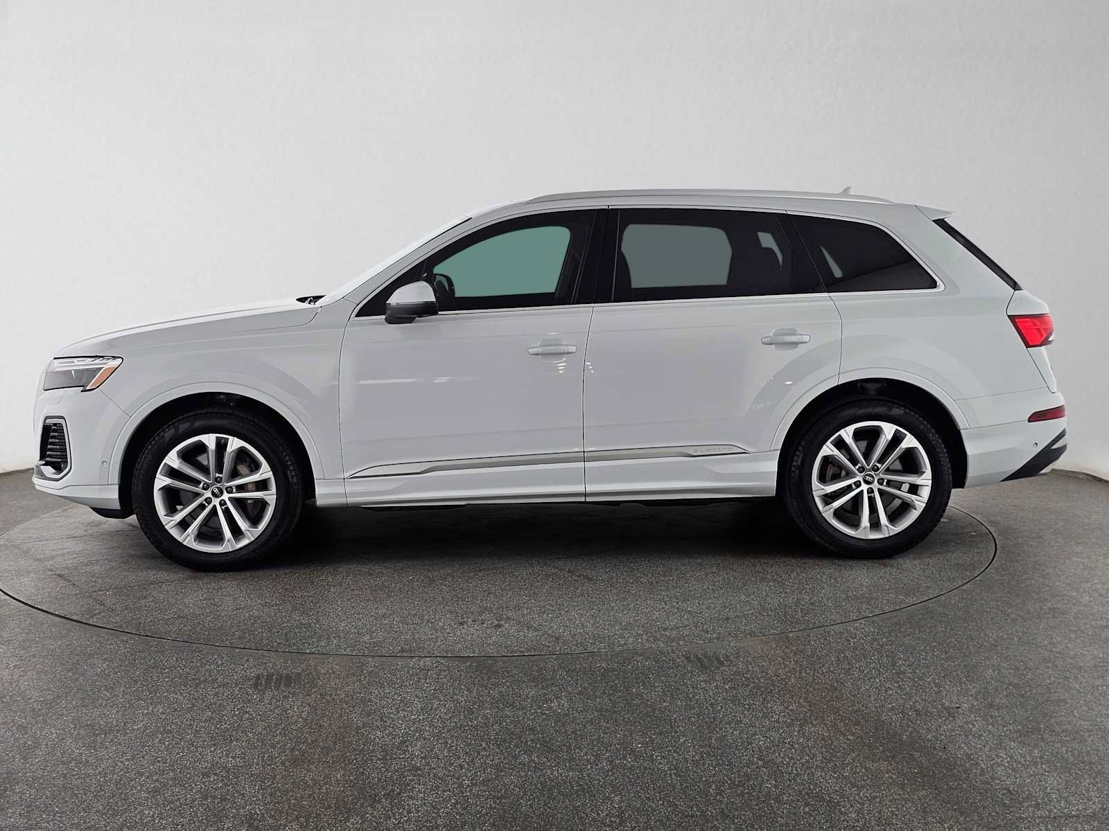 Used 2025 Audi Q7 2.0T Premium Plus w/ Premium Plus Package AWD/4WD image 6