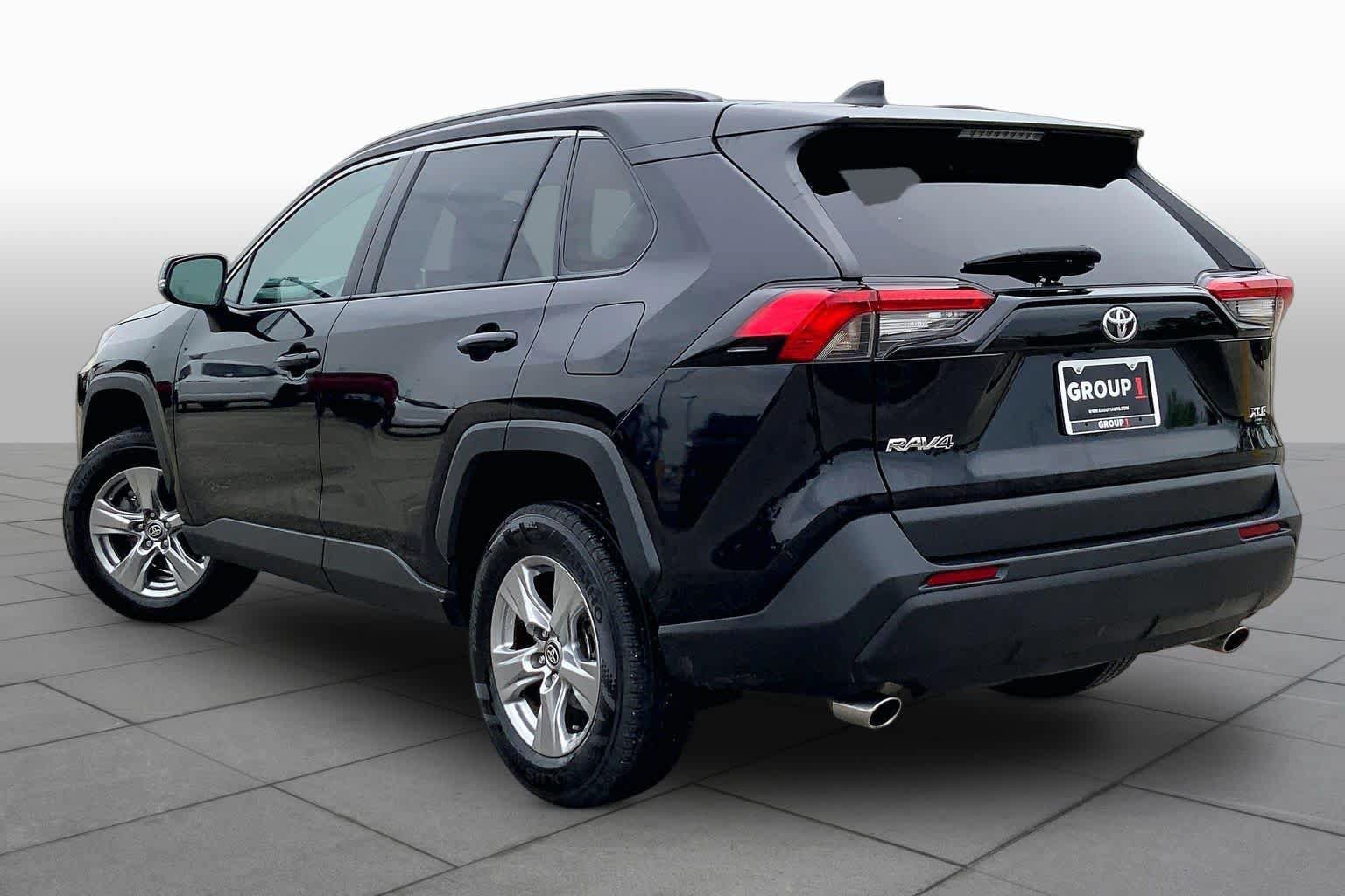 Used 2024 Toyota RAV4 XLE FWD image 11