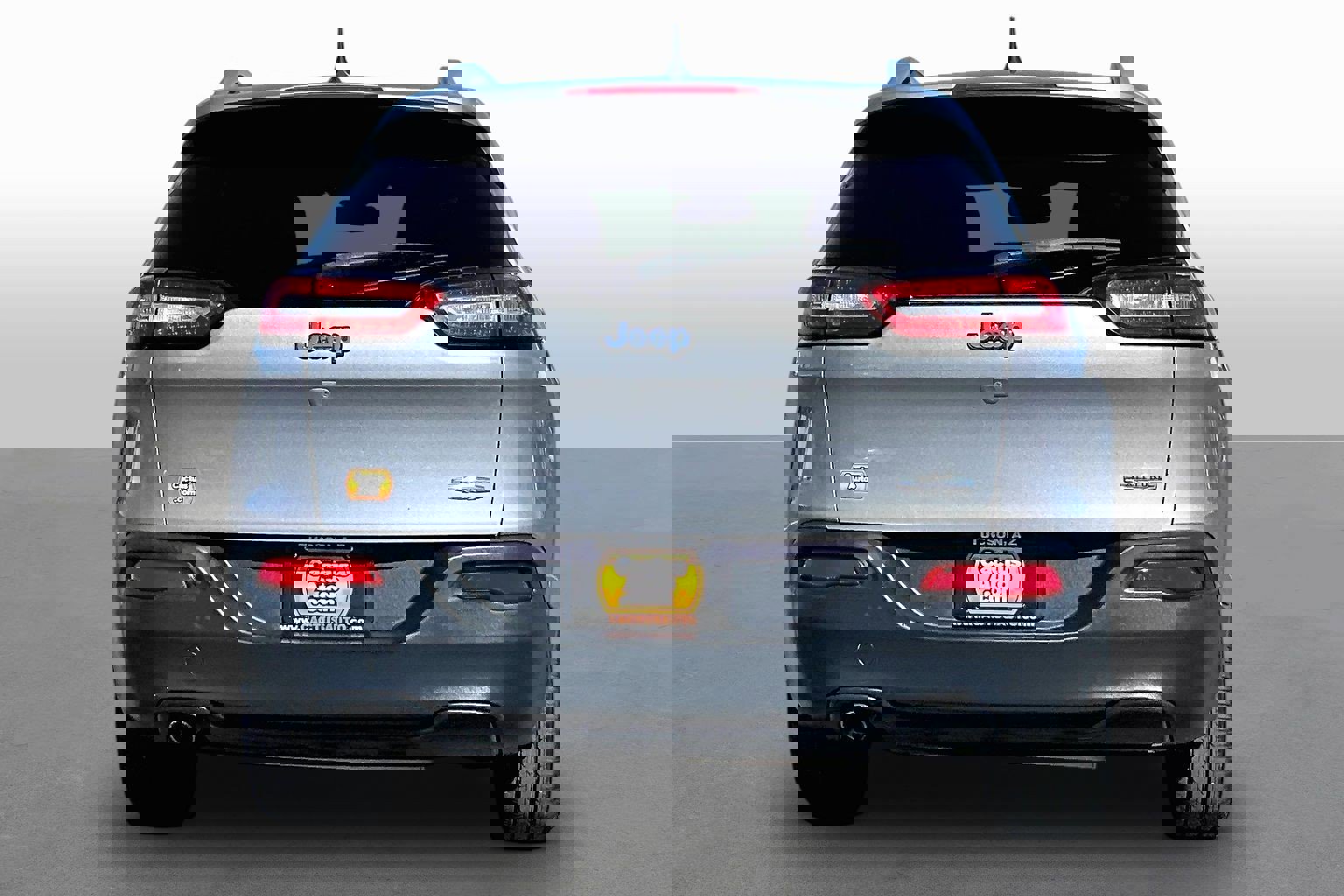 Used 2016 Jeep Cherokee Latitude image 4