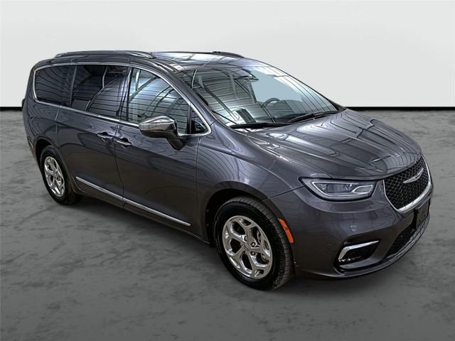 Used 2021 Chrysler Pacifica Limited w/ Premium & Safety Sphere Group image 13