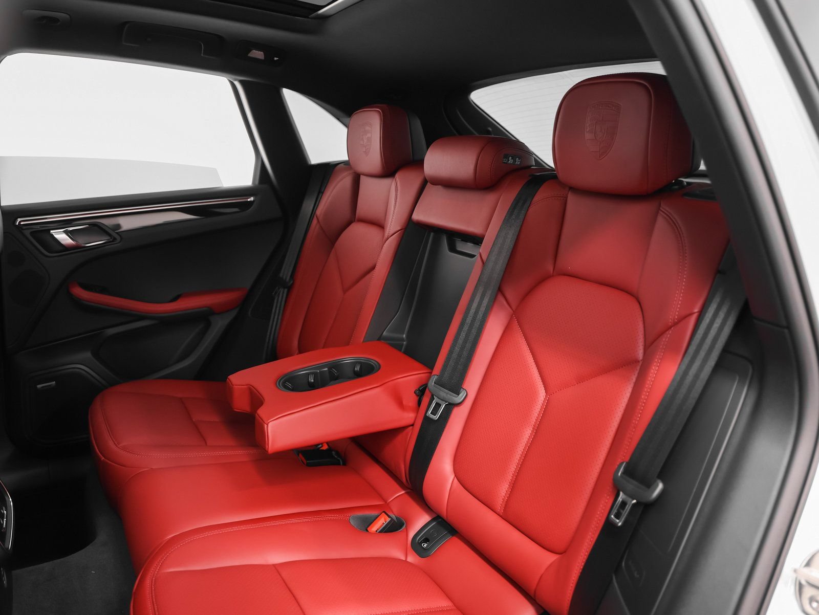 Certified 2026 Porsche Macan AWD/4WD image 41