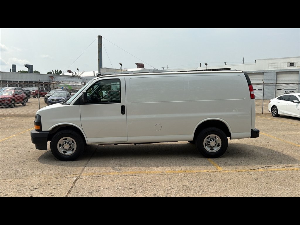 Used 2021 Chevrolet Express 2500 w/ Driver Convenience Package RWD image 3