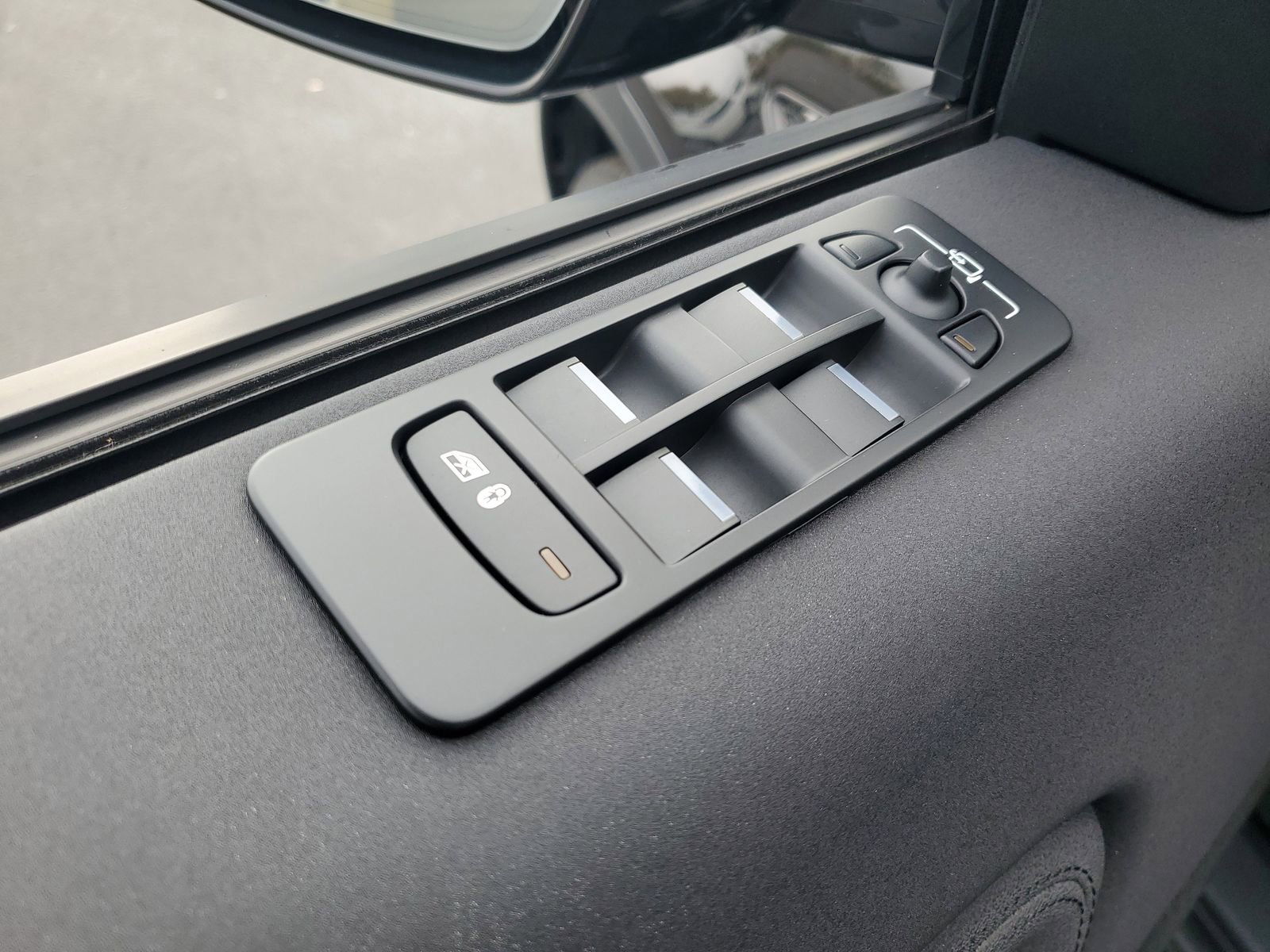 Used 2021 Land Rover Discovery Sport SE image 15