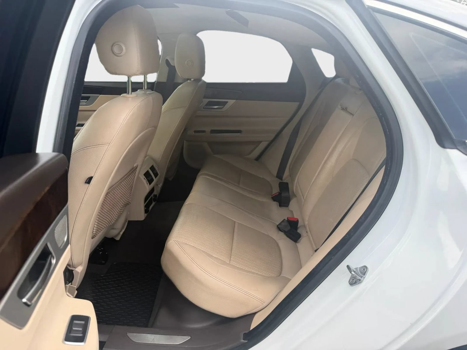 Used 2017 Jaguar XF Prestige RWD image 16