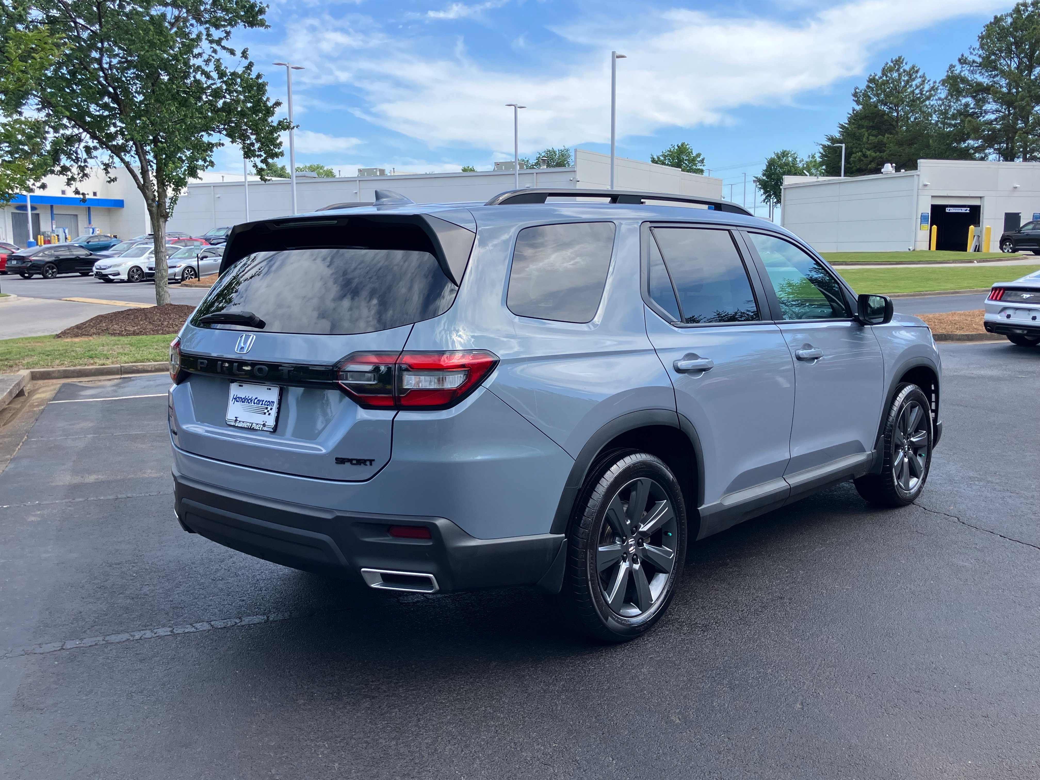 Used 2025 Honda Pilot Sport image 10