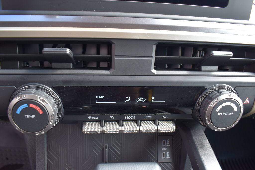 Certified 2025 Toyota Tacoma SR5 AWD/4WD image 12