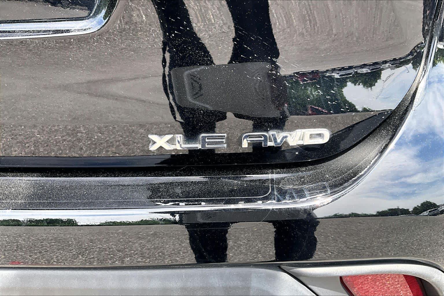 Used 2023 Toyota Highlander XLE AWD/4WD image 10