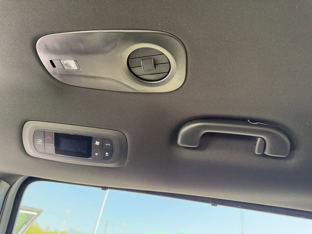 New 2026 Chrysler Pacifica Select FWD image 40