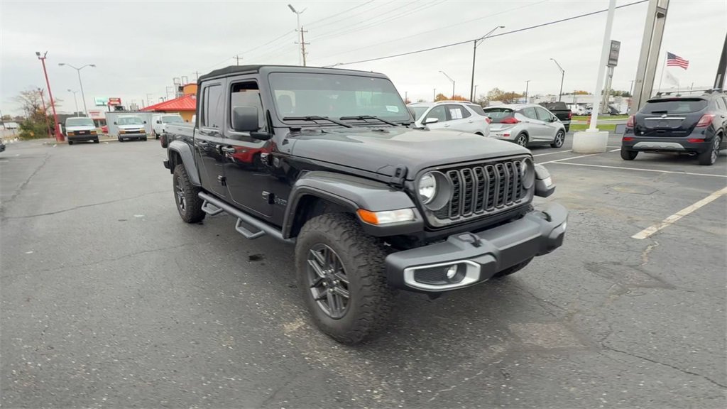 Used 2024 Jeep Gladiator Sport image 2