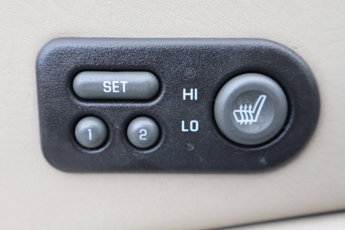 Used 2002 Chevrolet Suburban 2500 LT image 30