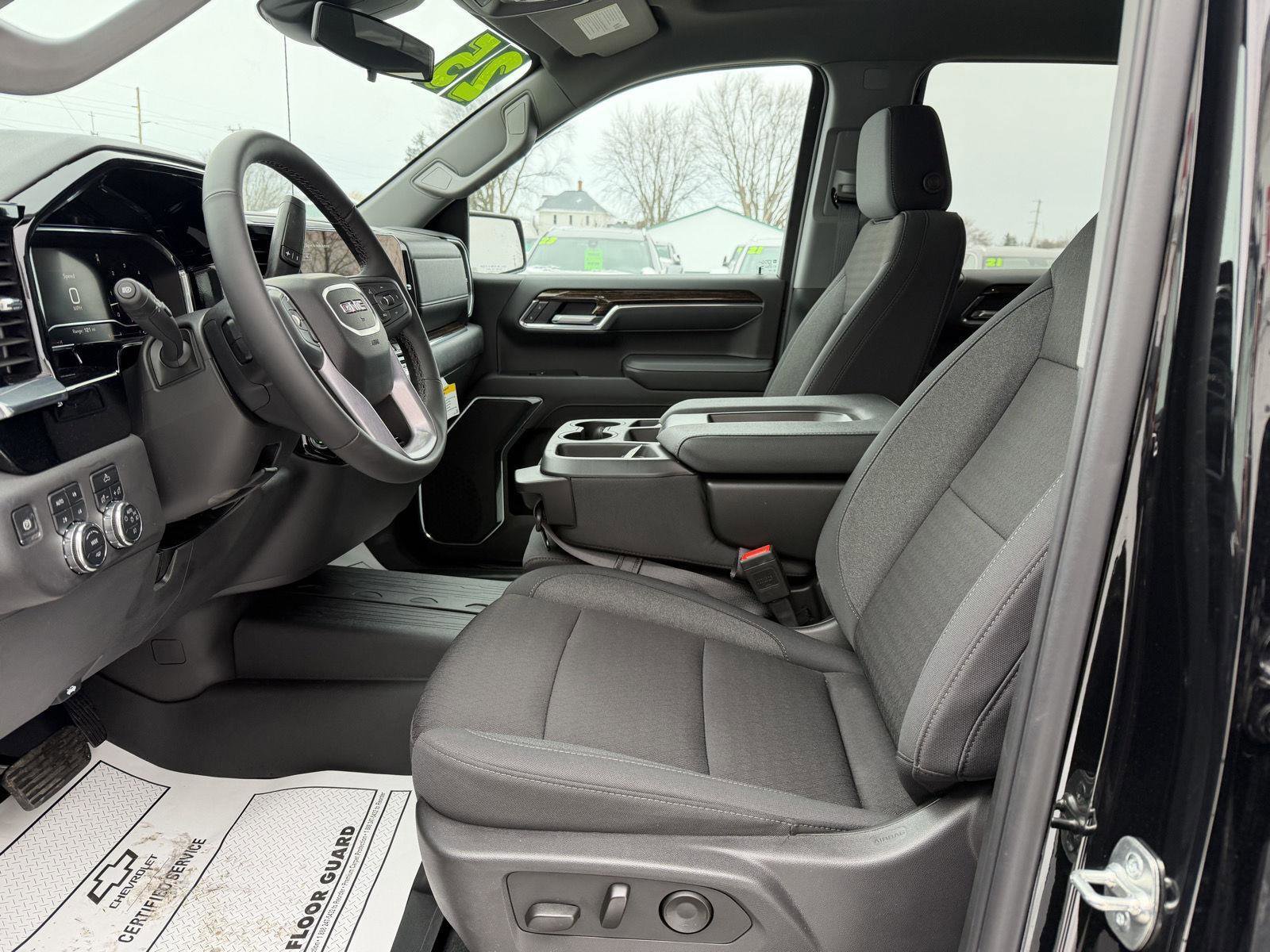 Used 2025 GMC Sierra 1500 Elevation image 5