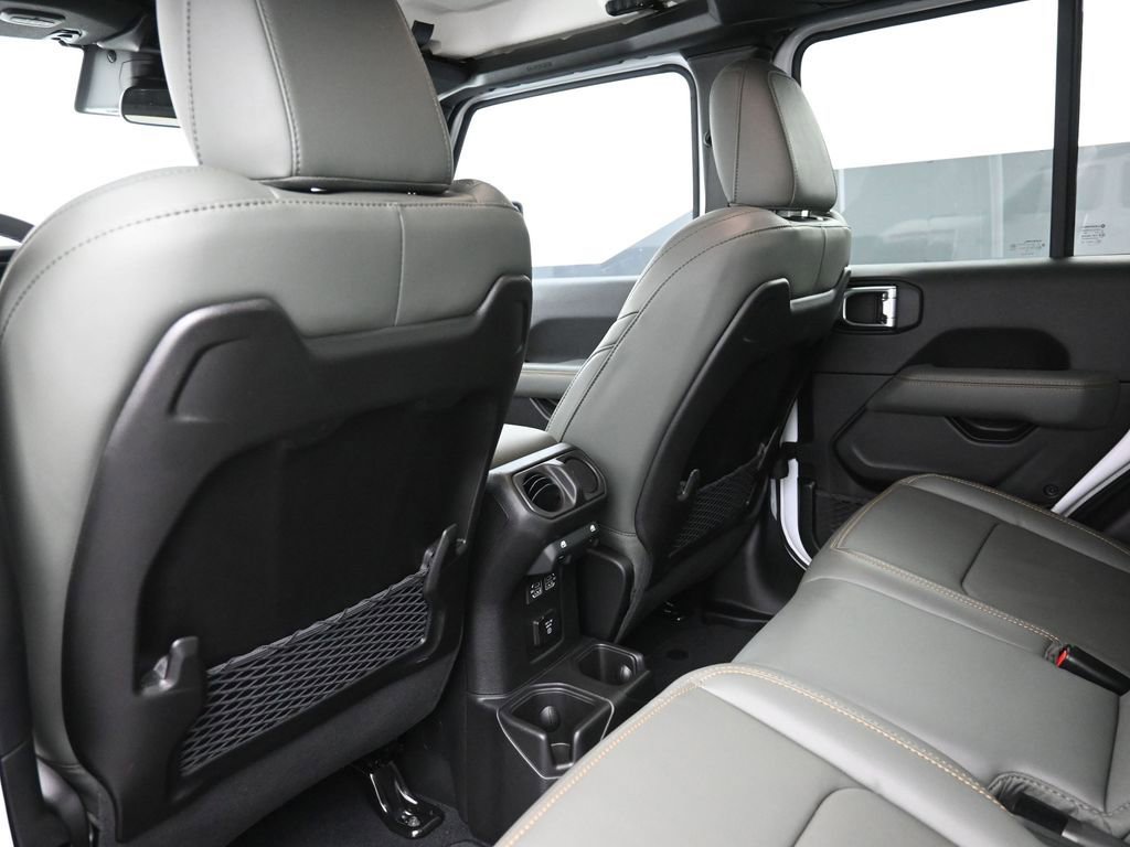 Used 2025 Jeep Gladiator Mojave w/ Convenience Group image 25