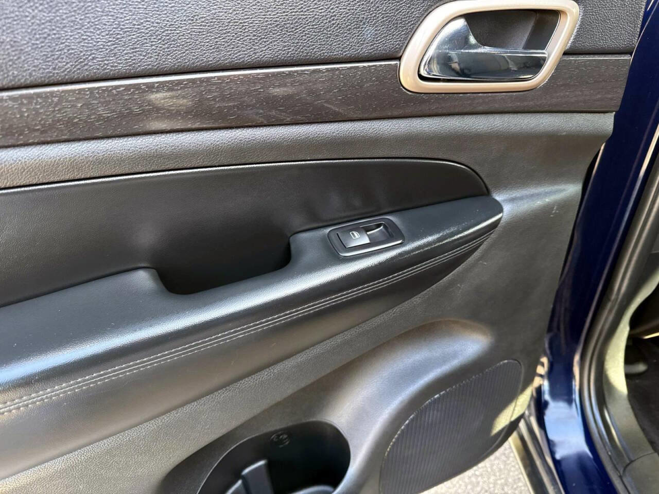 Used 2016 Jeep Grand Cherokee Laredo w/ Quick Order Package 23E image 12