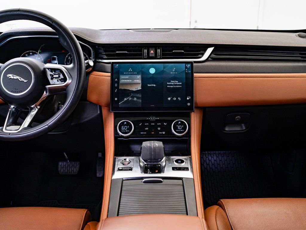 Certified 2024 Jaguar F-PACE R-Dynamic S image 32