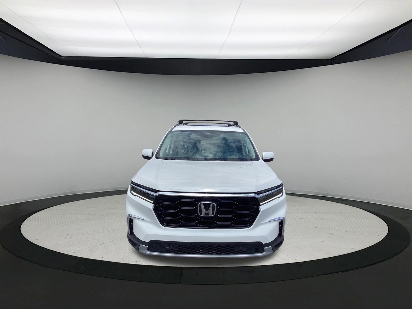 Used 2025 Honda Pilot Elite image 3