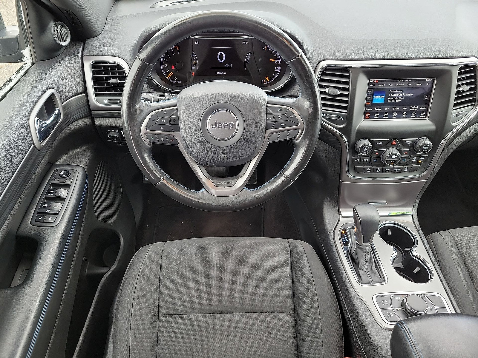 Used 2019 Jeep Grand Cherokee Laredo AWD/4WD image 21