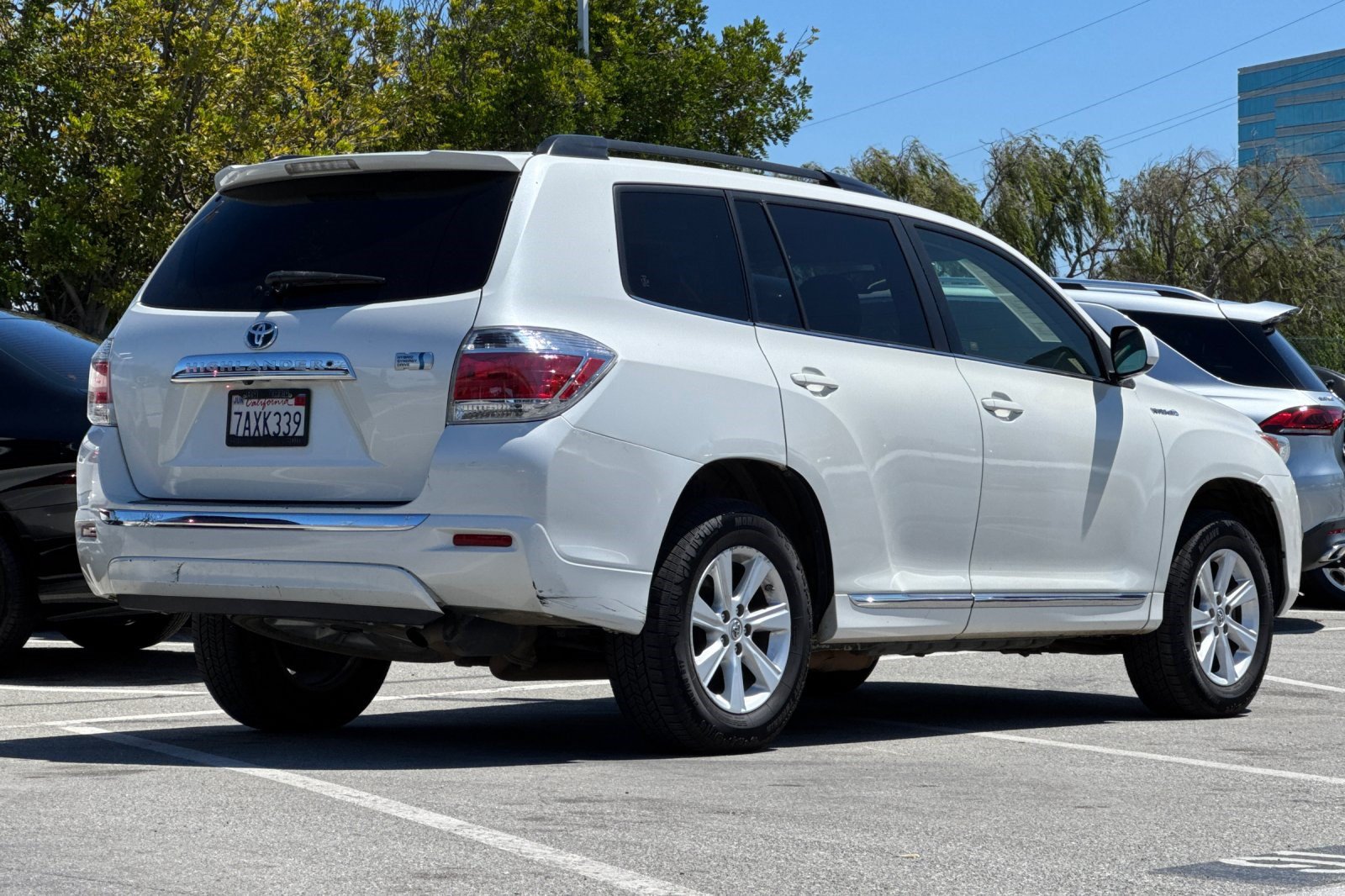 Used 2013 Toyota Highlander 4WD Hybrid w/ Leather Premium Pkg image 9