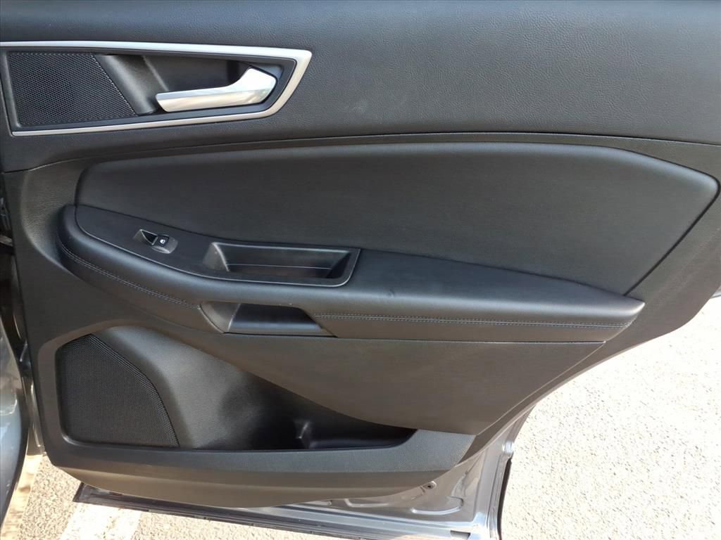 Used 2022 Ford Edge SEL w/ Convenience Package image 11