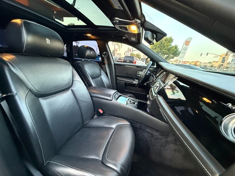 Used 2015 Rolls-Royce Ghost RWD image 42