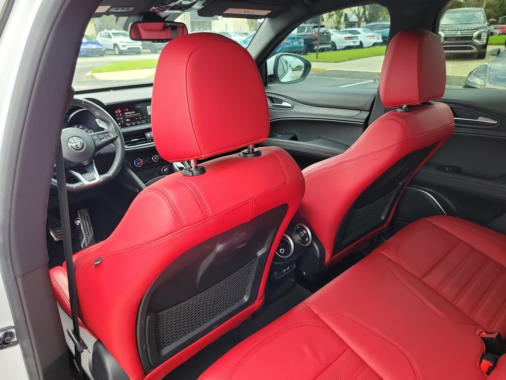 Used 2022 Alfa Romeo Stelvio Sprint RWD image 8