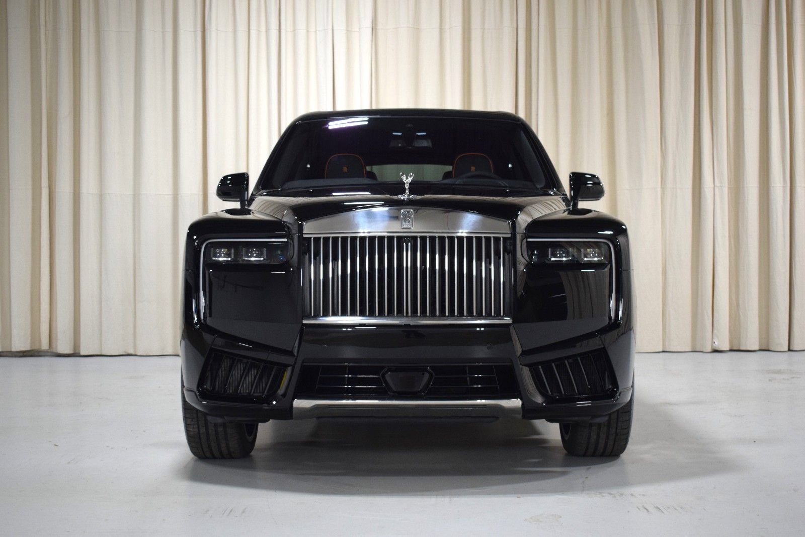 New 2026 Rolls-Royce Cullinan AWD/4WD image 10