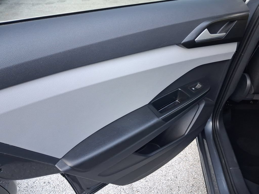 Certified 2022 Volkswagen Taos SE FWD image 11