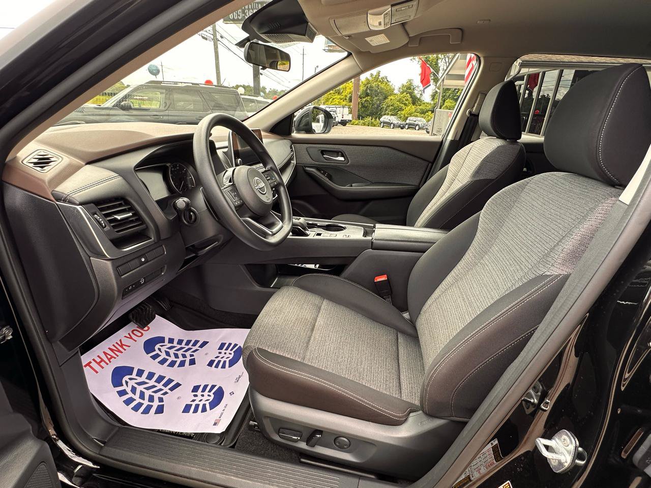 Used 2023 Nissan Rogue SV FWD image 8