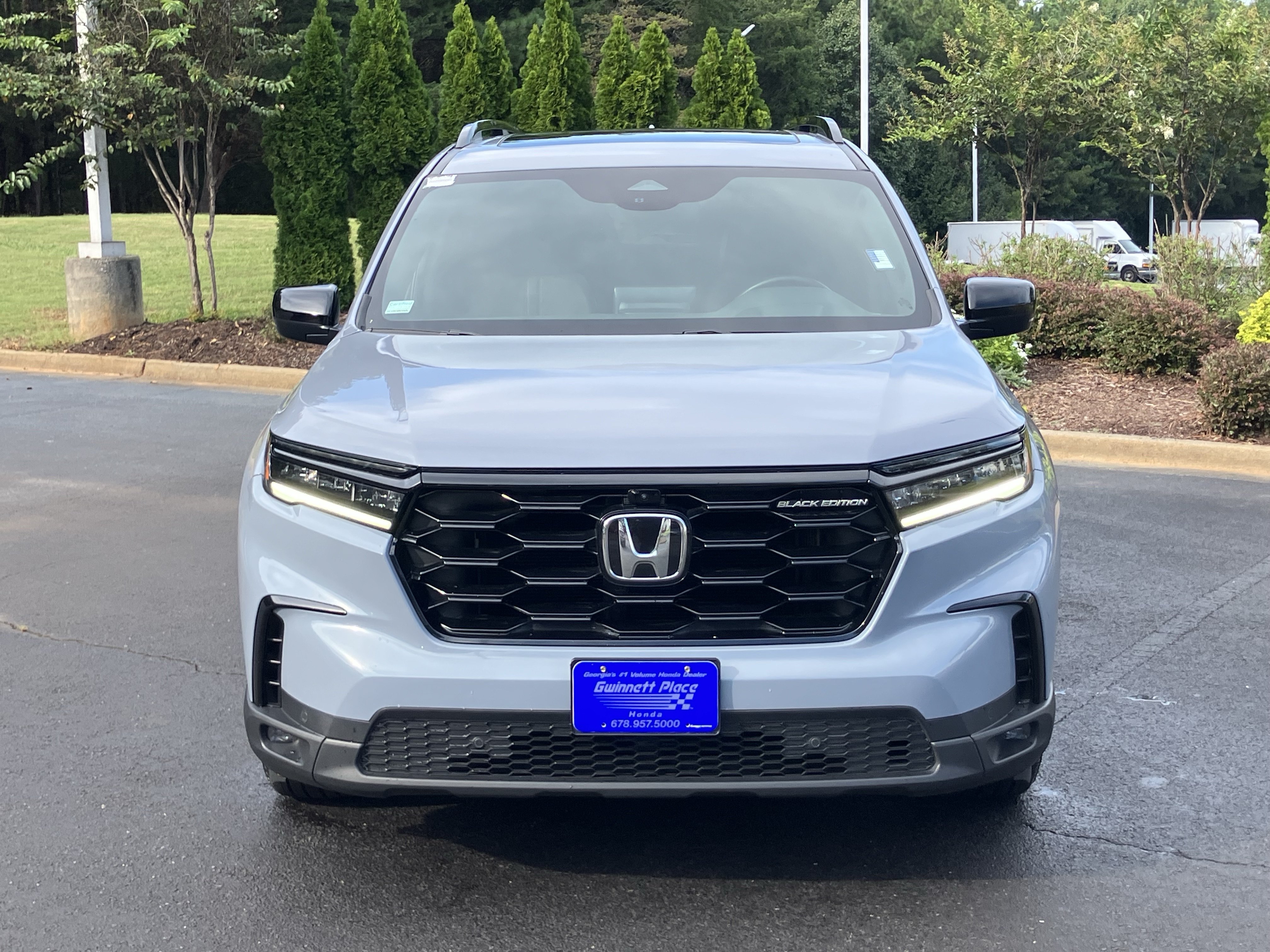 Certified 2025 Honda Pilot Black Edition image 3