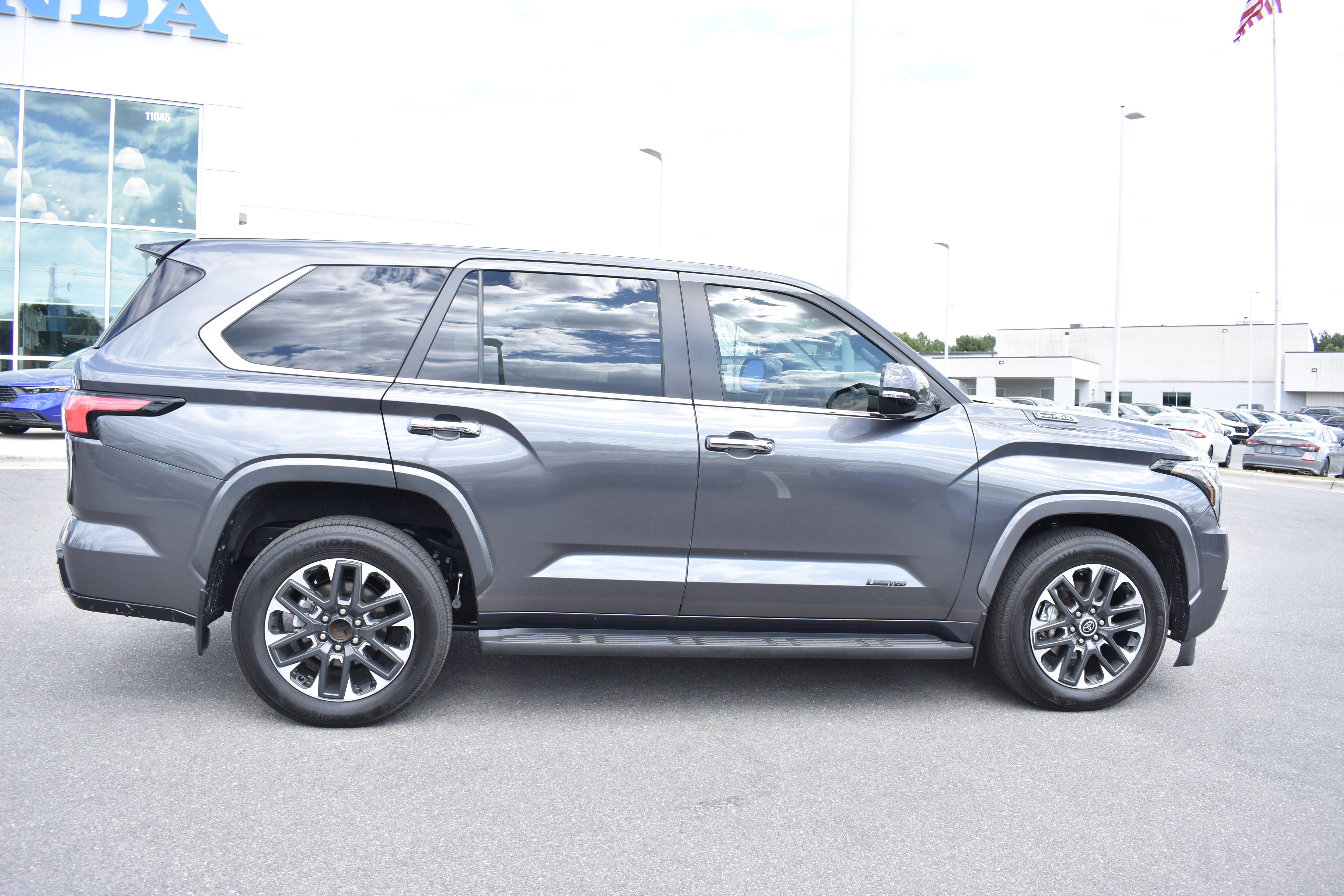 Used 2024 Toyota Sequoia 4WD image 10