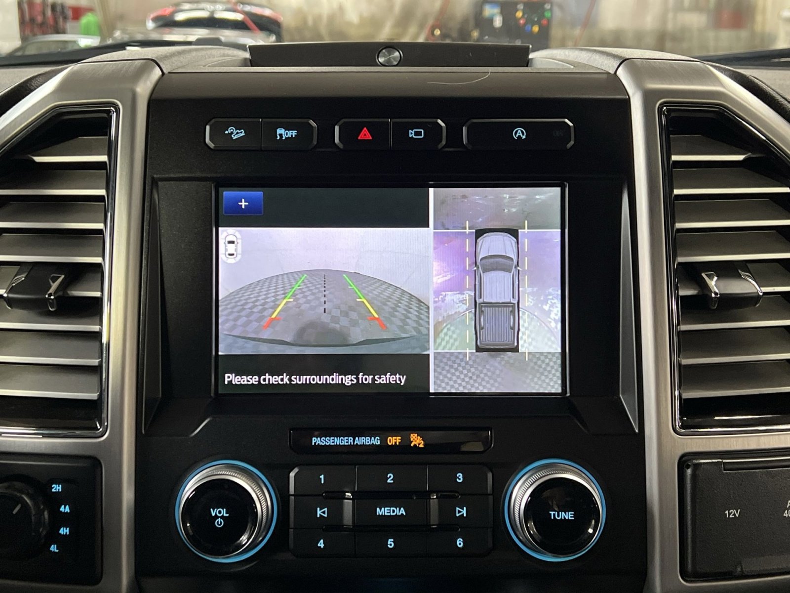 Used 2020 Ford F150 Platinum w/ Equipment Group 701A Luxury image 19