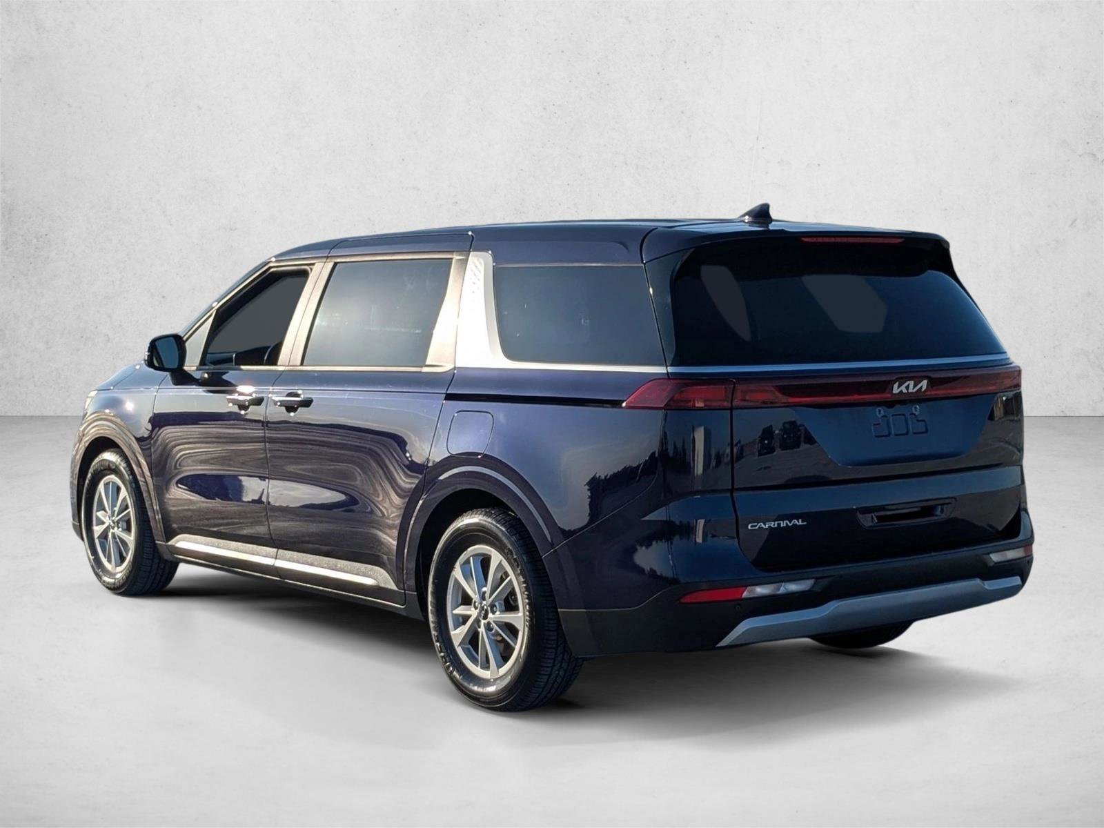 Used 2023 Kia Carnival LX FWD image 8
