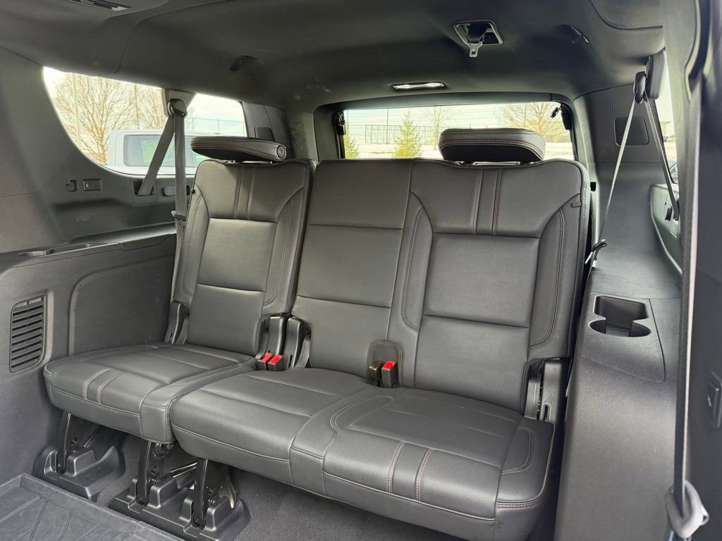 Used 2024 Chevrolet Suburban RST w/ Luxury Package image 15