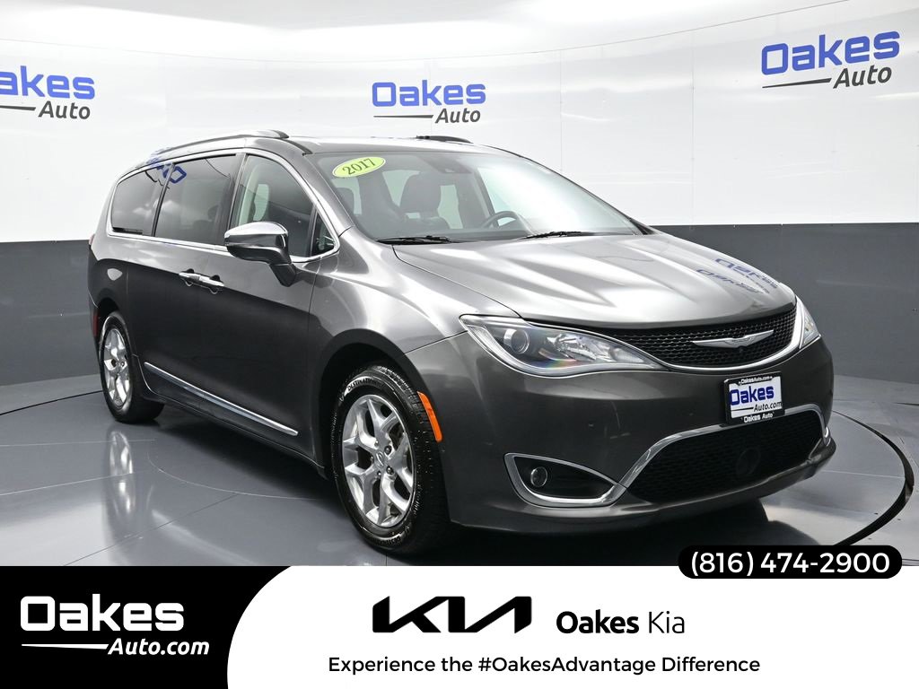 Used 2017 Chrysler Pacifica Limited w/ Advanced Safetytec Group
