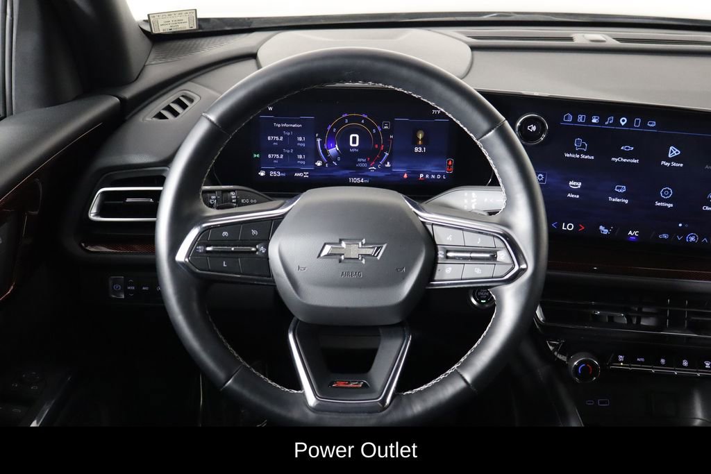 Used 2025 Chevrolet Traverse Z71 w/ Driver Confidence Package AWD/4WD image 7
