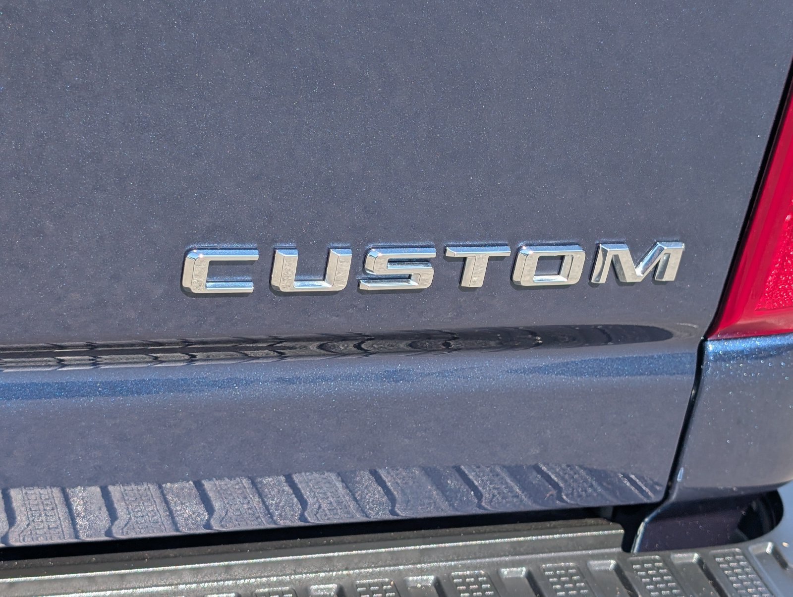 Used 2022 Chevrolet Silverado 2500 Custom w/ Custom Value Package AWD/4WD image 5