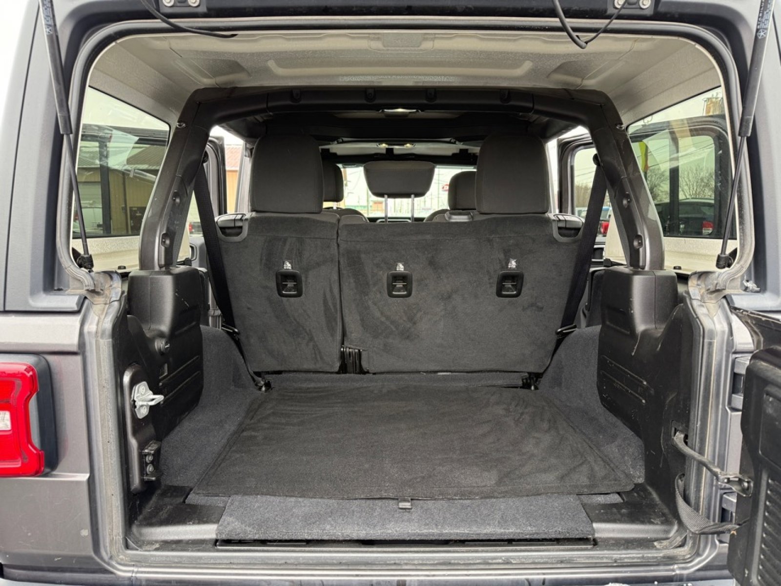 Used 2019 Jeep Wrangler Unlimited Sahara w/ Safety Group image 19