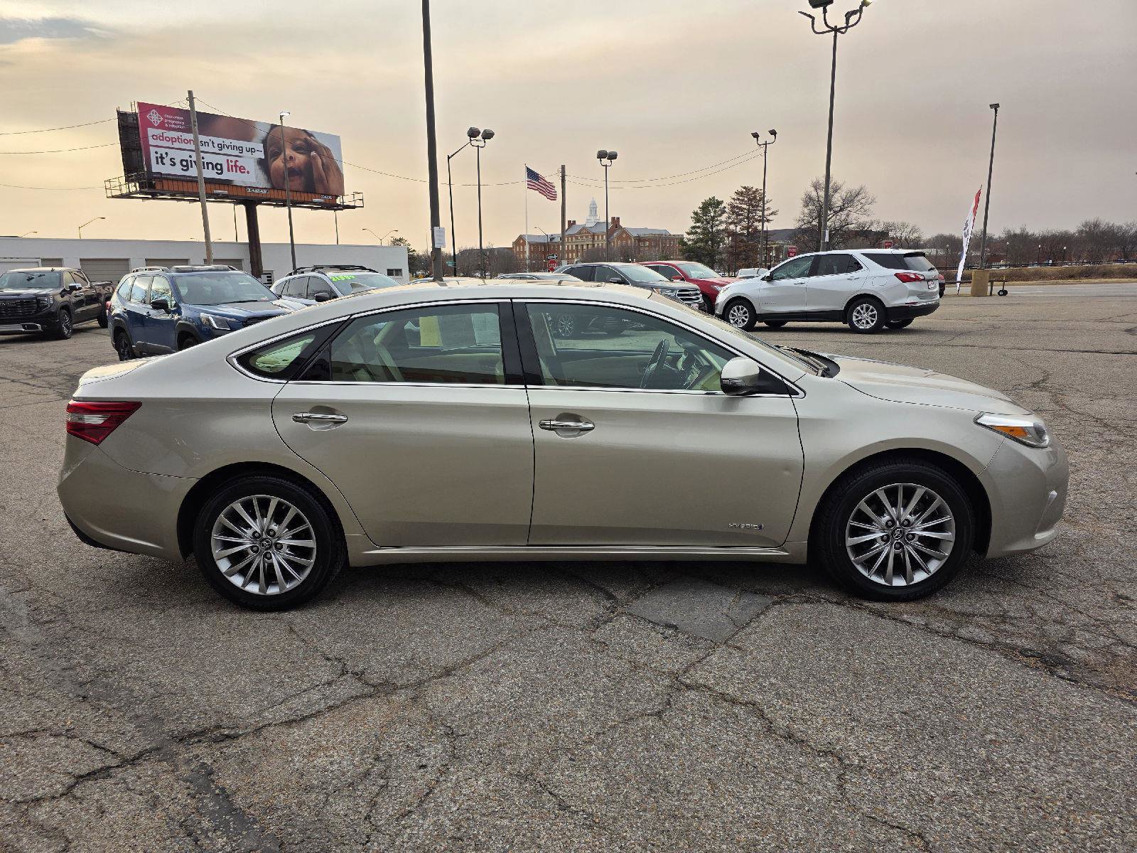 Used 2018 Toyota Avalon Limited FWD image 4