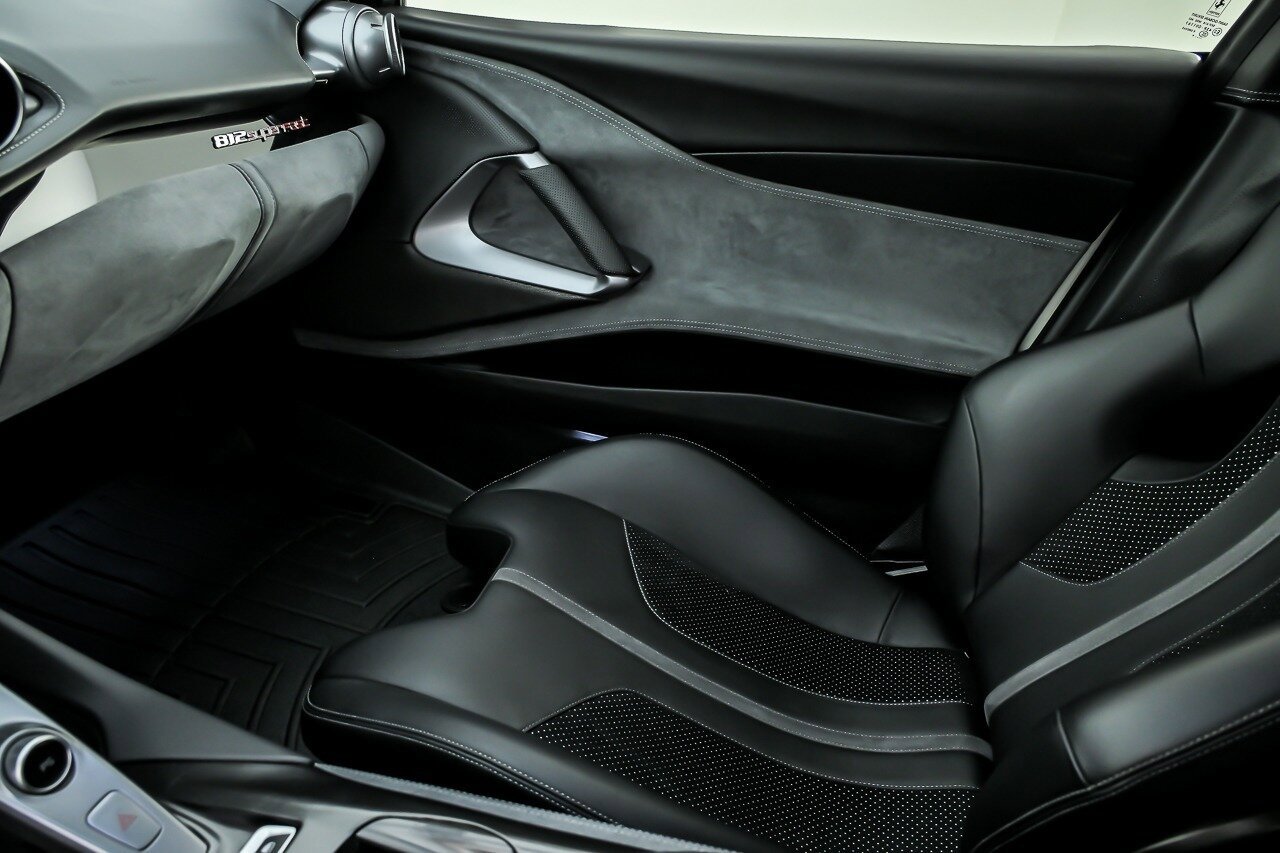 Used 2018 Ferrari 812 Superfast RWD image 36
