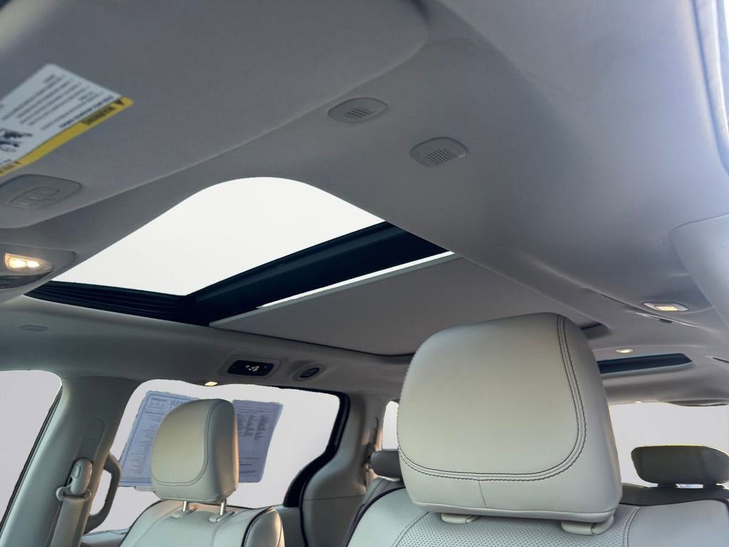 Used 2020 Chrysler Pacifica Limited image 17
