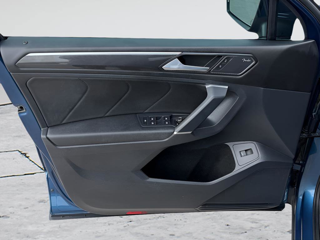 Used 2018 Volkswagen Tiguan SEL Premium image 11