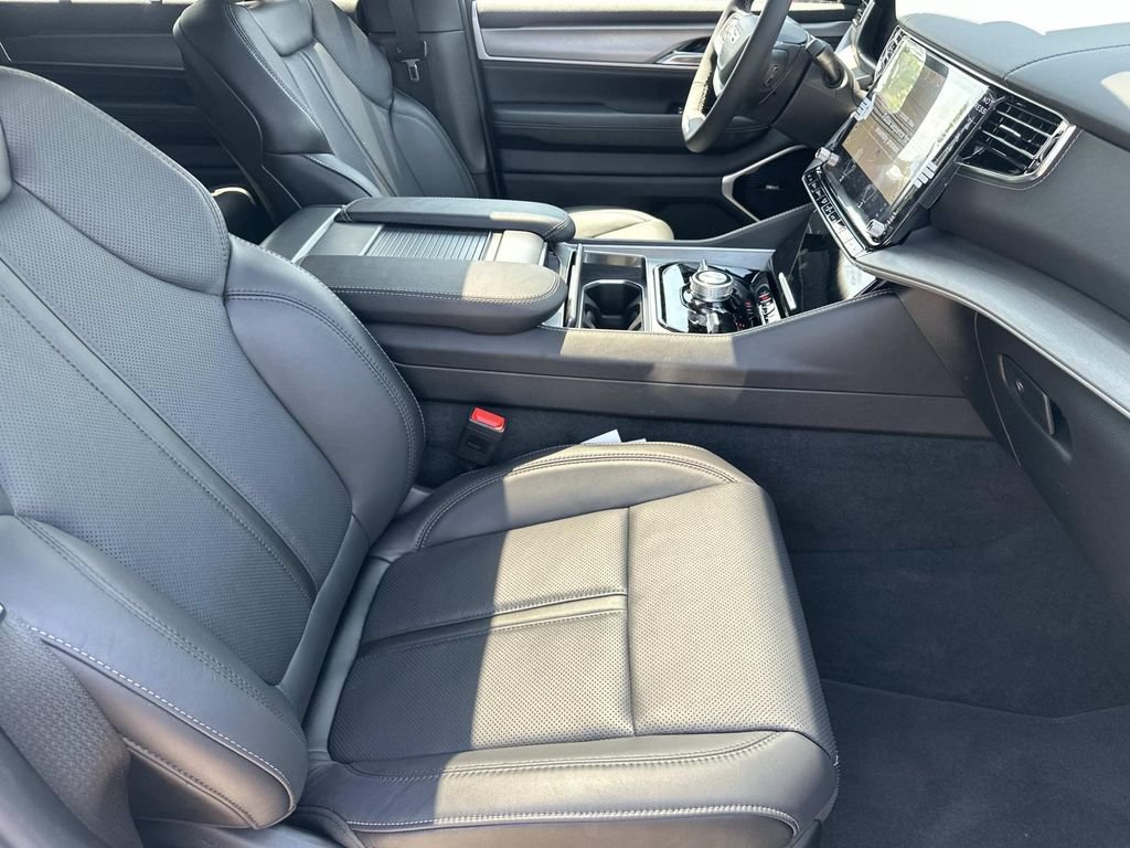 New 2026 Jeep Grand Wagoneer Limited AWD/4WD image 14