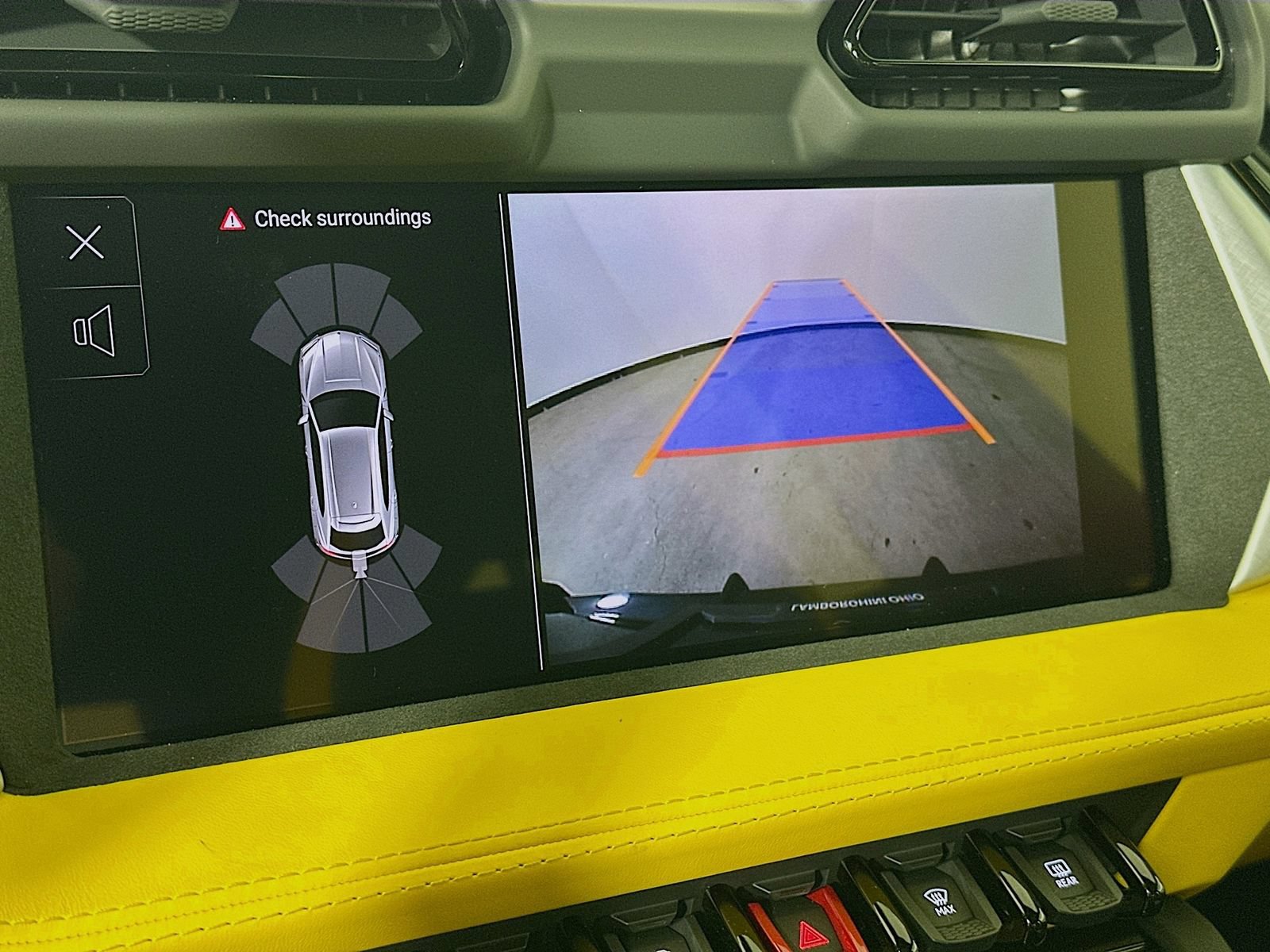 Used 2025 Lamborghini Urus SE AWD/4WD image 18