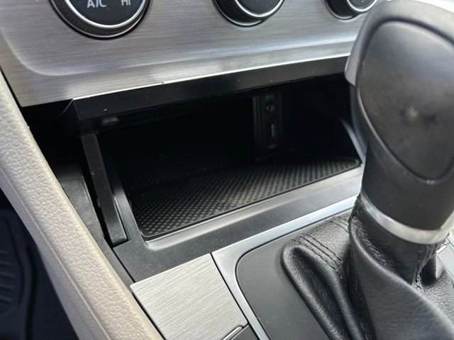 Used 2017 Volkswagen Golf S image 27