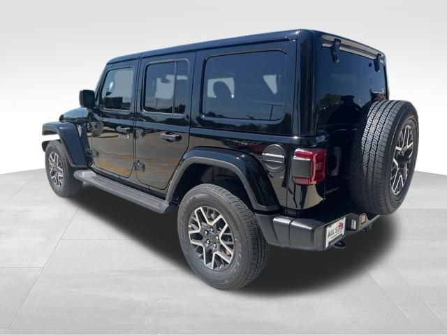 Used 2025 Jeep Wrangler Sahara image 5