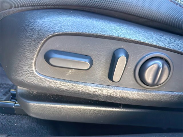 Used 2023 Chevrolet TrailBlazer RS w/ Sun and Liftgate Package image 16