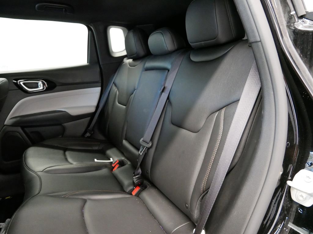 Certified 2024 Jeep Compass Limited image 25