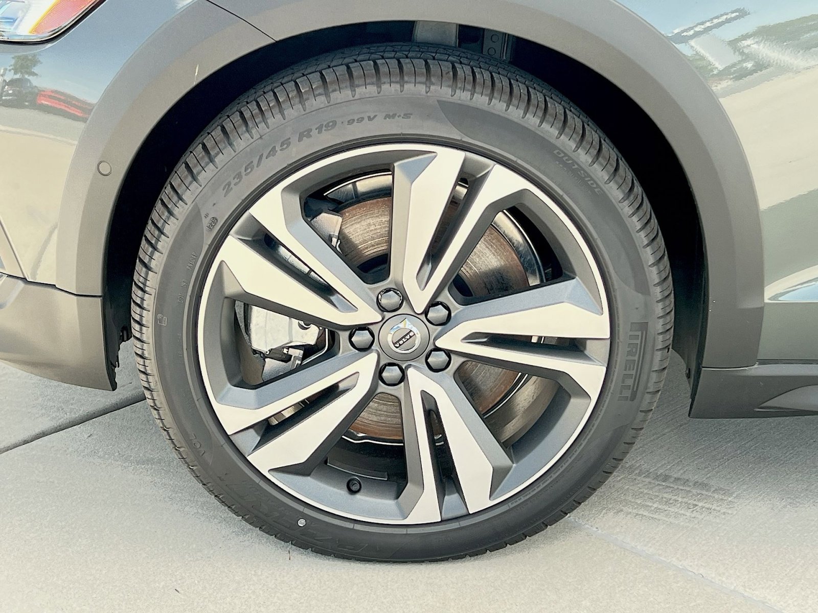 New 2026 Volvo V60 B5 Cross Country Plus w/ Protection Package Premier image 12